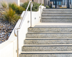 Comment choisir un nez de marche pour escalier extérieur ?